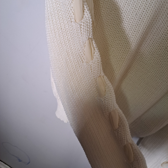 Revamped Off-white Knit Long Sleeve Sweatshirt with Bow on Sleeves Size Large - Picture 5 of 9